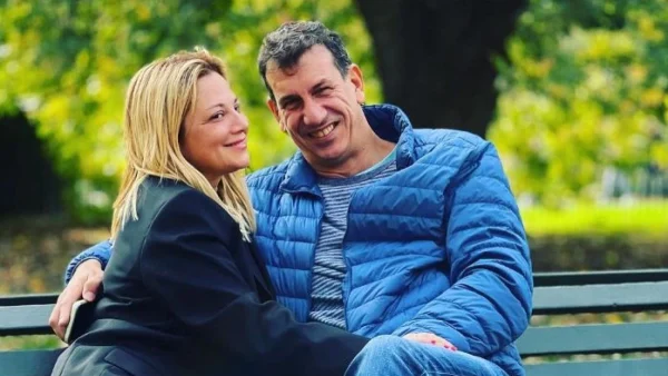 Στο σπίτι της Νάνσυ Ζαμπέτογλου και του Νάσου Γαλακτερού - Η εντυπωσιακή έκθεση με τα βραβεία και τα μετάλλια