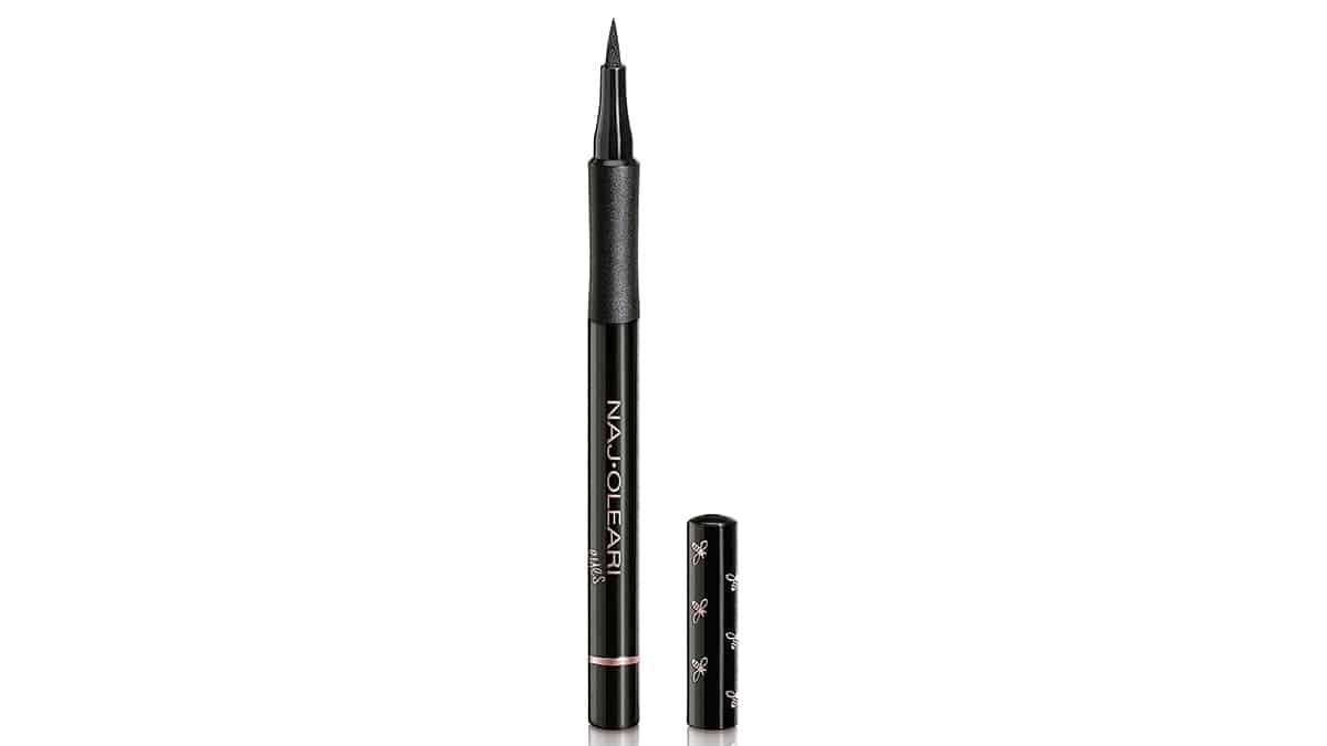 Eyeliner σε μορφή στιλό, One Touch Pen Eyeliner Intense Black, Naj-Oleari, €15 (στο πολυκατάστημα notos Αθήνας, στο πολυκατάστημα notos Θεσσαλονίκης και στο notos.gr)
