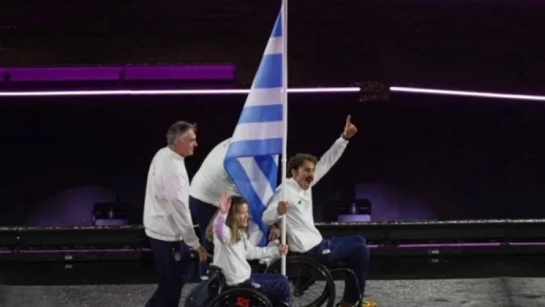 Παραολυμπιακοί Αγώνες 2024: Σταματοπούλου και Τσαπατάκης με την ελληνική σημαία στην Τελετή Λήξης (video)