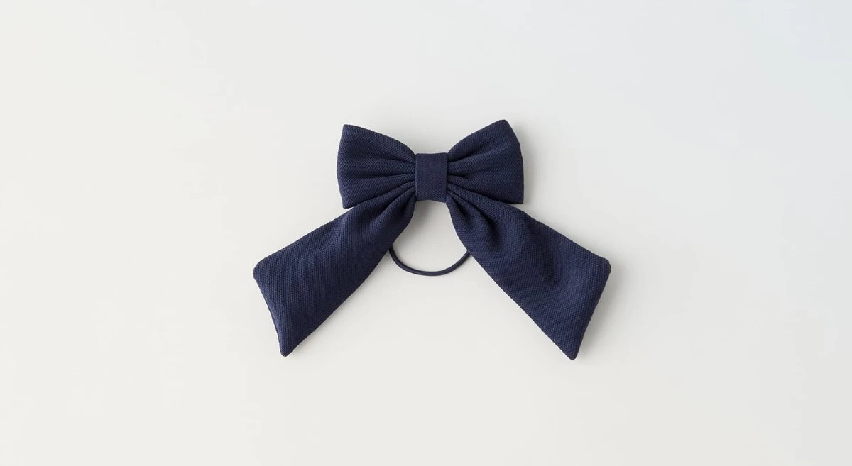 Λαστιχάκι μαλλιών με απλικέ φιόγκο, Zara, €5,95