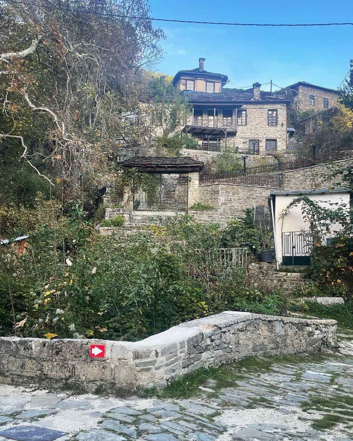 Η Ρούλα Κορομηλά στα Ζαγοροχώρια