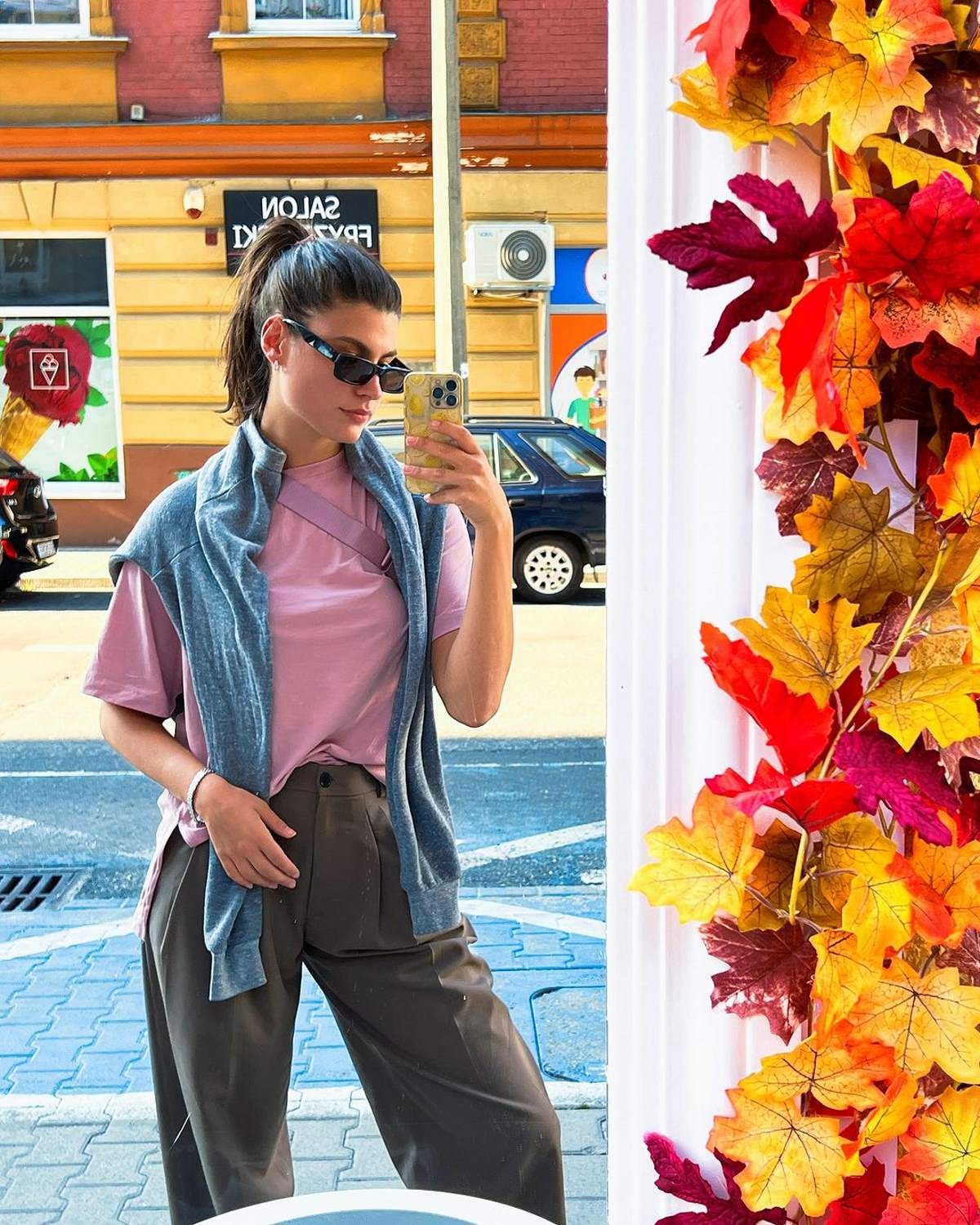 Η Δανάη Παππά με casual look στην Κρακοβία