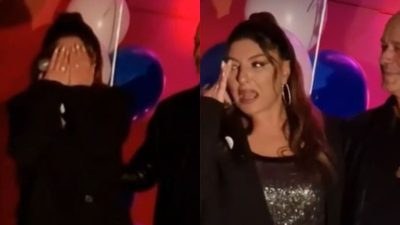 Η Έλενα Παπαρίζου ξεσπά σε κλάματα σε βίντεο με τον πατέρα της