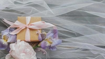 Ένα δώρο με λουλούδι