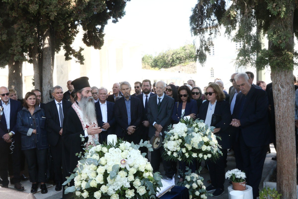 Το μνημόσυνο για τα 3 χρόνια από τον θάνατο της Φώφης Γεννηματά