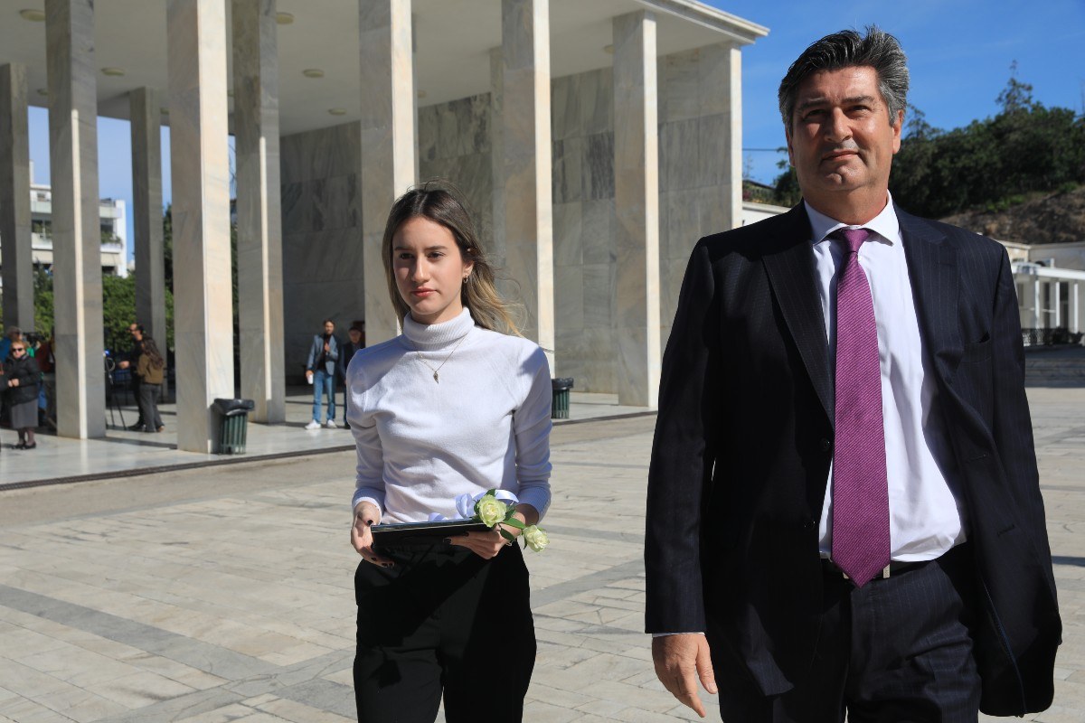 Η κόρη και ο σύζυγος της Φώφης Γεννηματά στο μνημόσυνό της