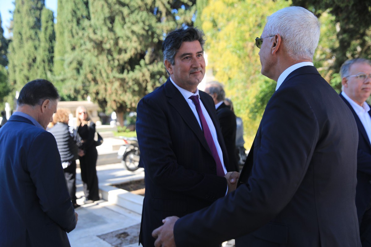 Ο σύζυγος της Φώφης Γεννηματά στο μνημόσυνό της