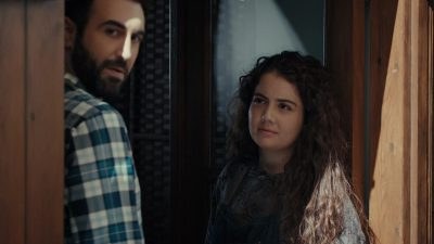 Περιμένει δίδυμα η Άννα στην Γη της ελιάς