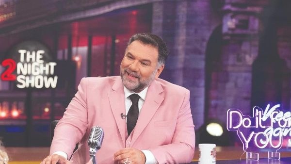 Ο Γρηγόρης Αρναούτογλου στην εκπομπή The 2night show