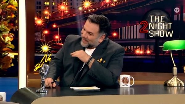 Ο Γρηγόρης Αρναούτογλου στην βραδινή εκπομπή "The 2Night Show"