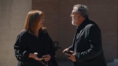 Ο Δημοσθένης και η σύζυγός του στη γη της ελιάς