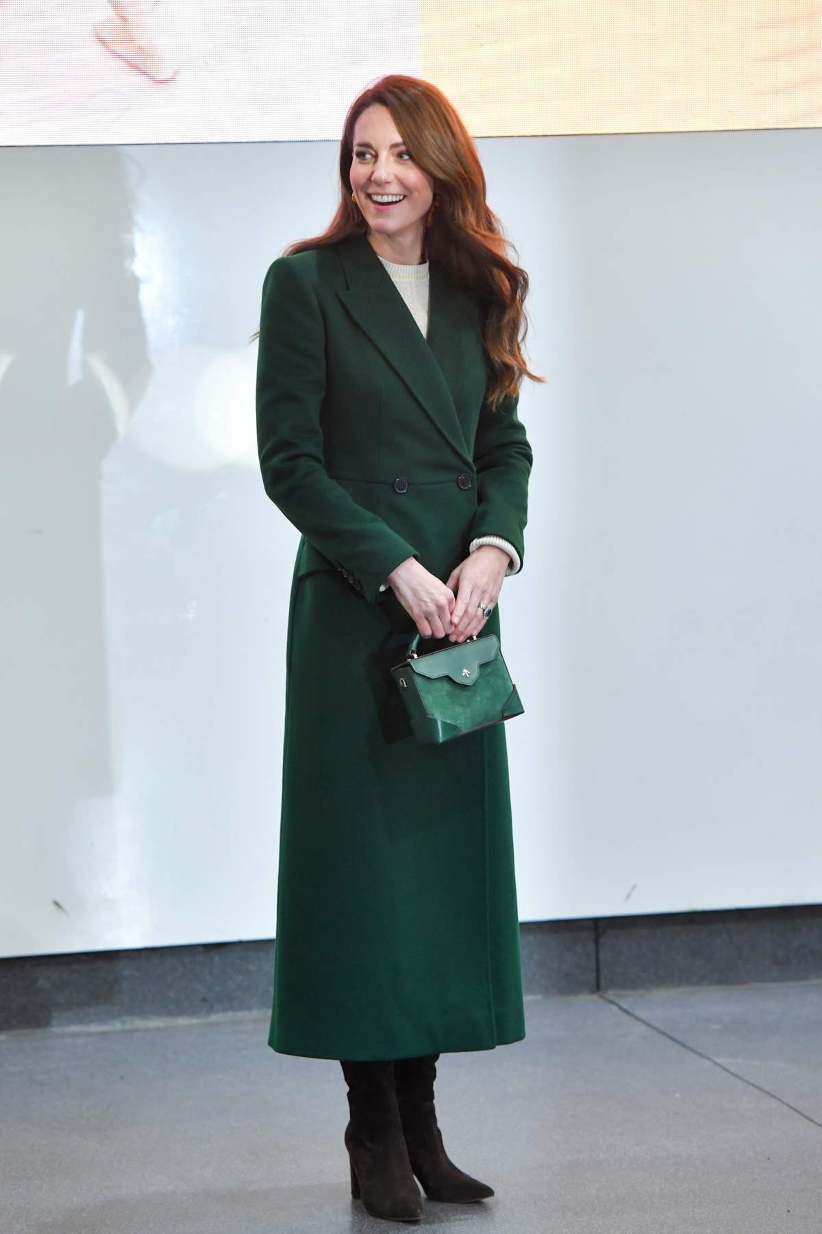 H Kate Middleton με πράσινη τσάντα