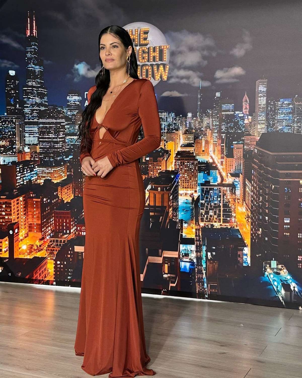 H Μαρία Κορινθίου με μάξι φόρεμα στο 2nigh show