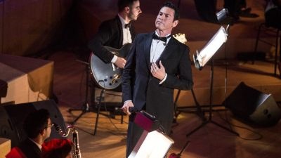 Ο διάσημος ερμηνευτής, Μάριος Φραγκούλης σε ζωντανή συναυλία