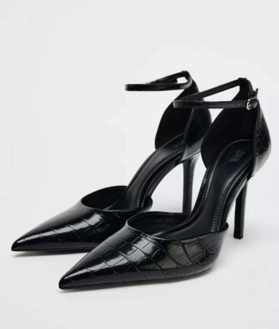 μαύρα ρετρό παπούτσια zara