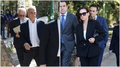 Η Όλγα Κεφαλογιάννη και ο Μίνως Μάτσας έξω από το δικαστήριο για το διαζύγιό τους