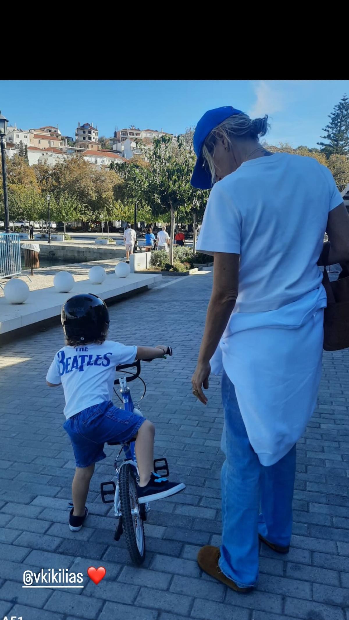 Η Τζένη Μπαλατσινού με το γιο της