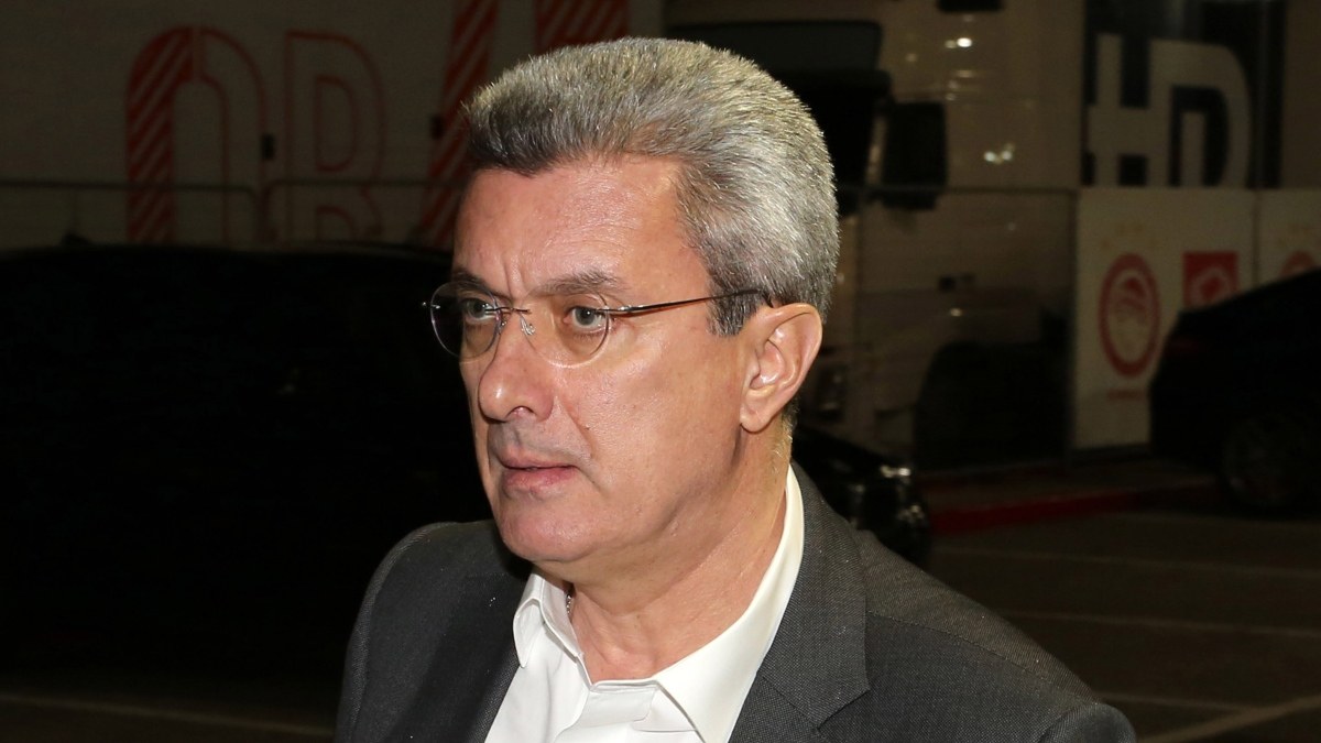 Ο Νίκος Χατζηνικολάου σε έξοδό του