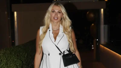 Κωνσταντίνα Σπυροπούλου: Με λευκό κλος φόρεμα και φανερά αδυνατισμένη σε βραδινή έξοδο - Το πρωινό που τη βοηθά να χάσει βάρος