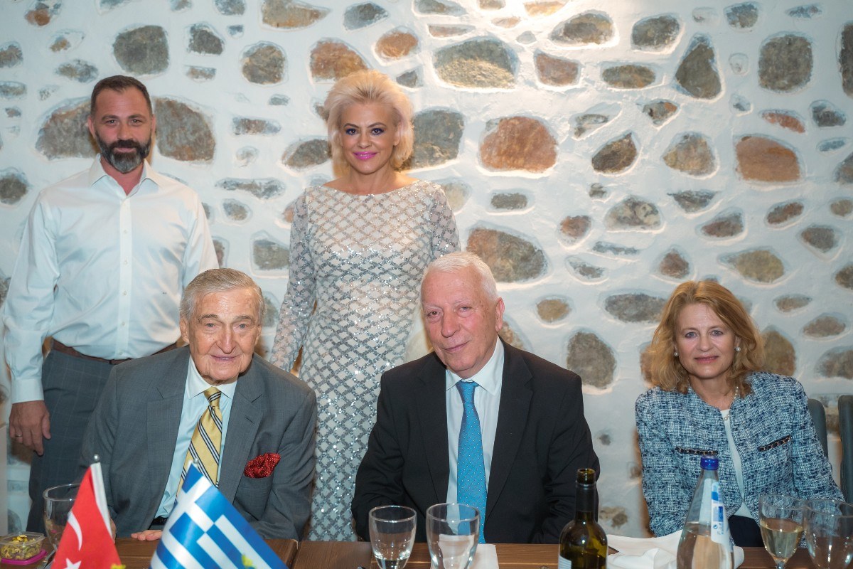 Οι Μανώλης Τζανέτος, Δήμητρα Μουτζούρη, Ραχμί Κότς, Κώστας Μουτζούρης, Αλεξάνδρα Προκοπίου
