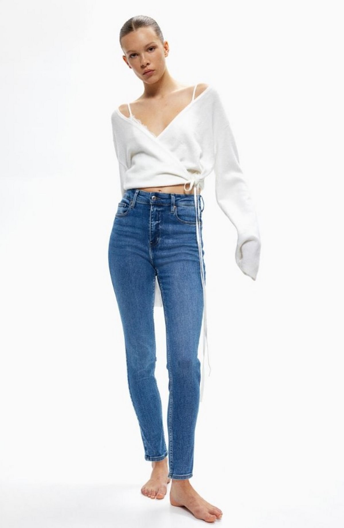 skinny jean και λευκό πουκάμισο από Η&Μ