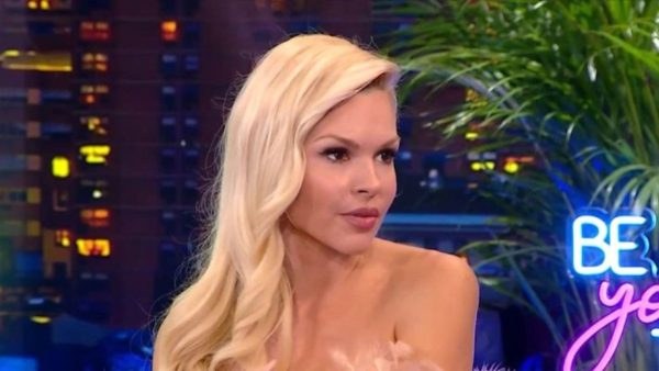 Η Βίκυ Κάβουρα μιλάει στην εκπομπή "The 2Night Show"