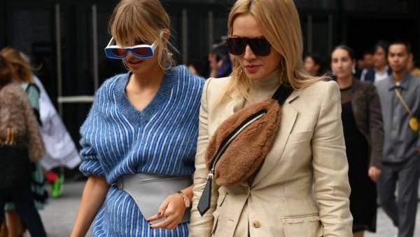 Γυναίκες στο street style με τσάντες