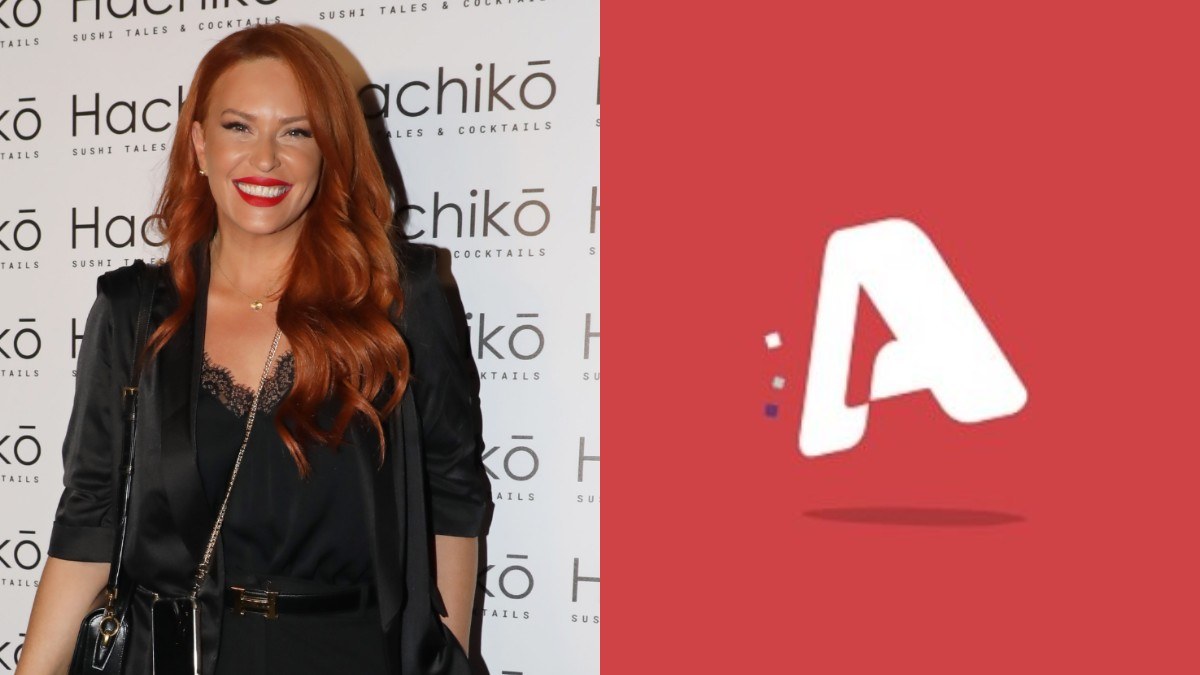Η Σίσσυ Χρηστίδου και το logo του ALPHA