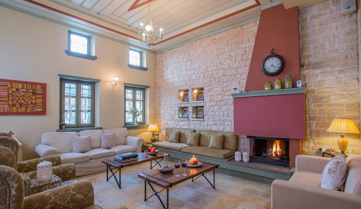 Με πρωταγωνιστές την πέτρα και το ξύλο, το Pirrion Hotel Μας μυεί στην ομορφιά του Ζαγορίου