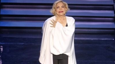Στην παράσταση «Κράτα με» ο Στέφανος Κασσελάκης με τον Τάιλερ Μακμπέθ!