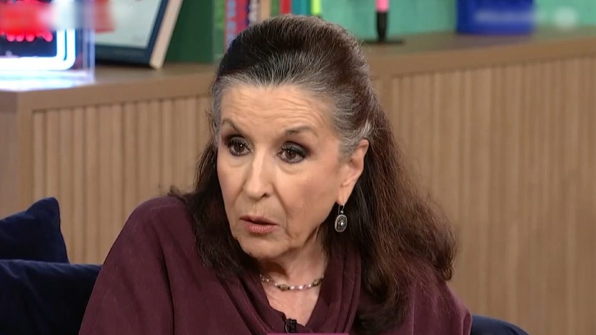 Νένα Μεντή: «Βιοποριζόμουν από τα χαρτιά, με έσωσαν οικονομικά και ψυχολογικά»