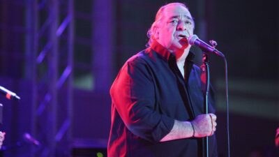 Βασίλης Καρράς - Ποιος τραγουδιστής αμφιταλαντεύεται για τη συναυλία-φόρο τιμής στη μνήμη του «γίγαντα»