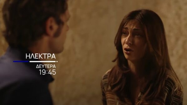 Η Ηλέκτρα μιλάει στον Νικόλα στην σειρά Ηλέκτρα.