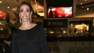 Η Έλενα Χαραλαμπούδη σε βραδινή έξοδο