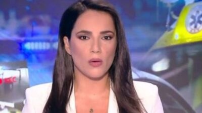 Η Ευλαμπία Ρέβη κατά τη διάρκεια παρουσίασης ρεπορτάζ,