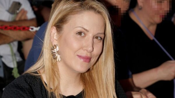 Η Φωτεινή Πετρογιάννη σε βραδινή έξοδο.