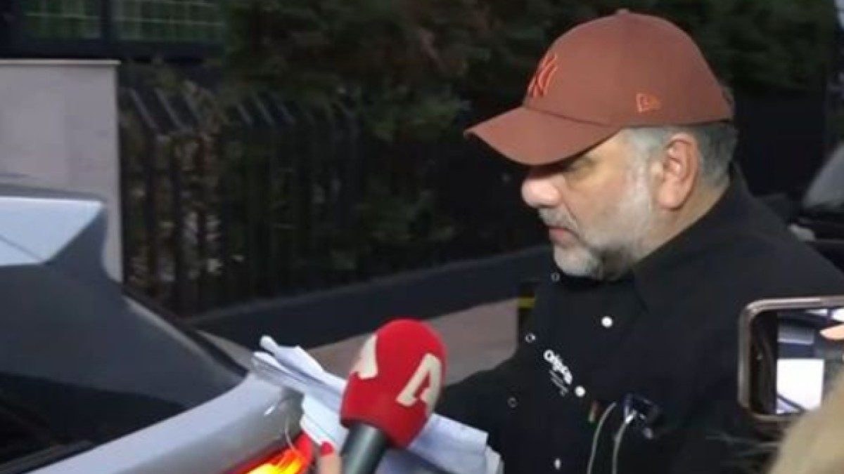 Ο Γρηγόρης Αρναούτογλου στην κάμερα του Super Κατερίνα.