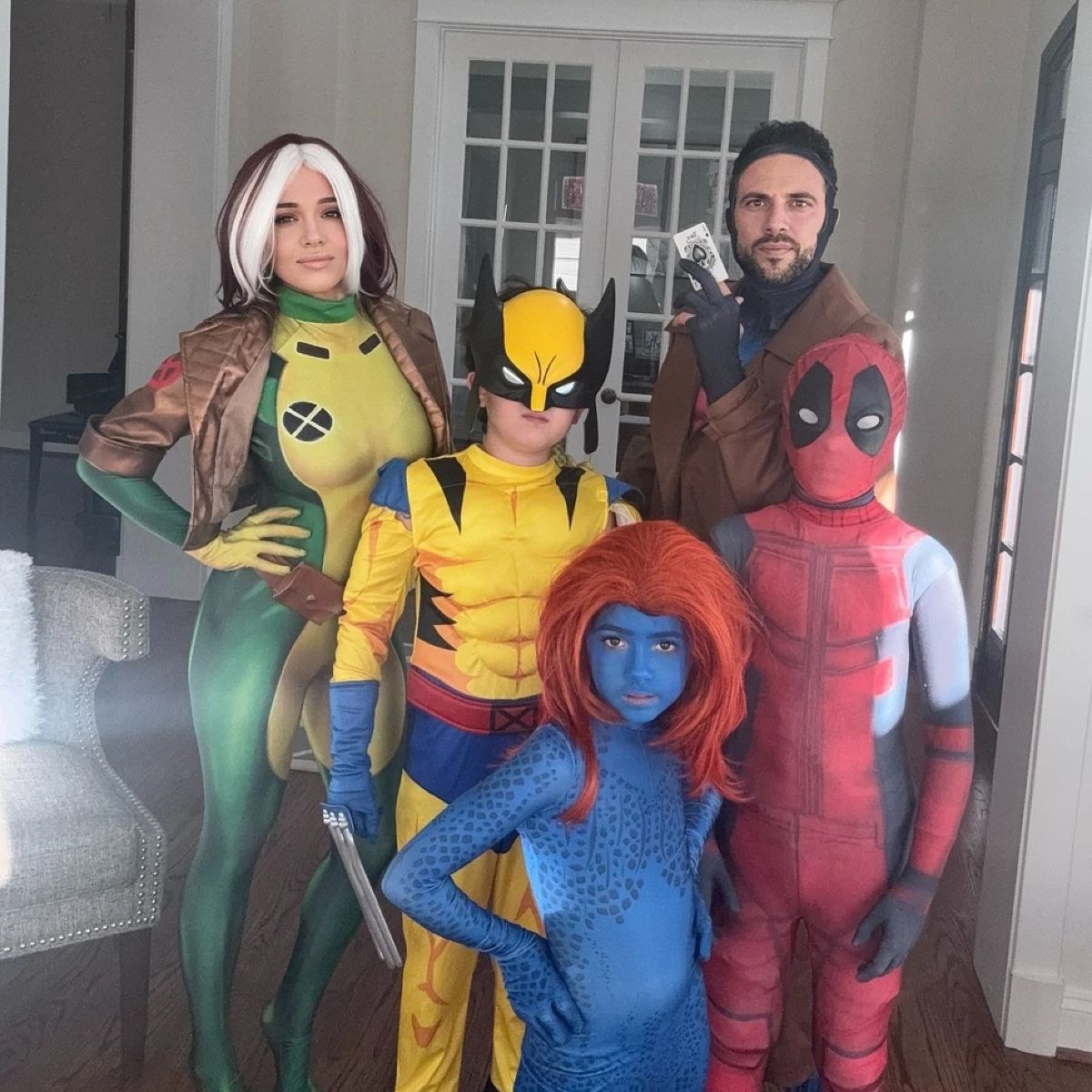 Η Καλομοίρα με την οικογένειά της στο Halloween