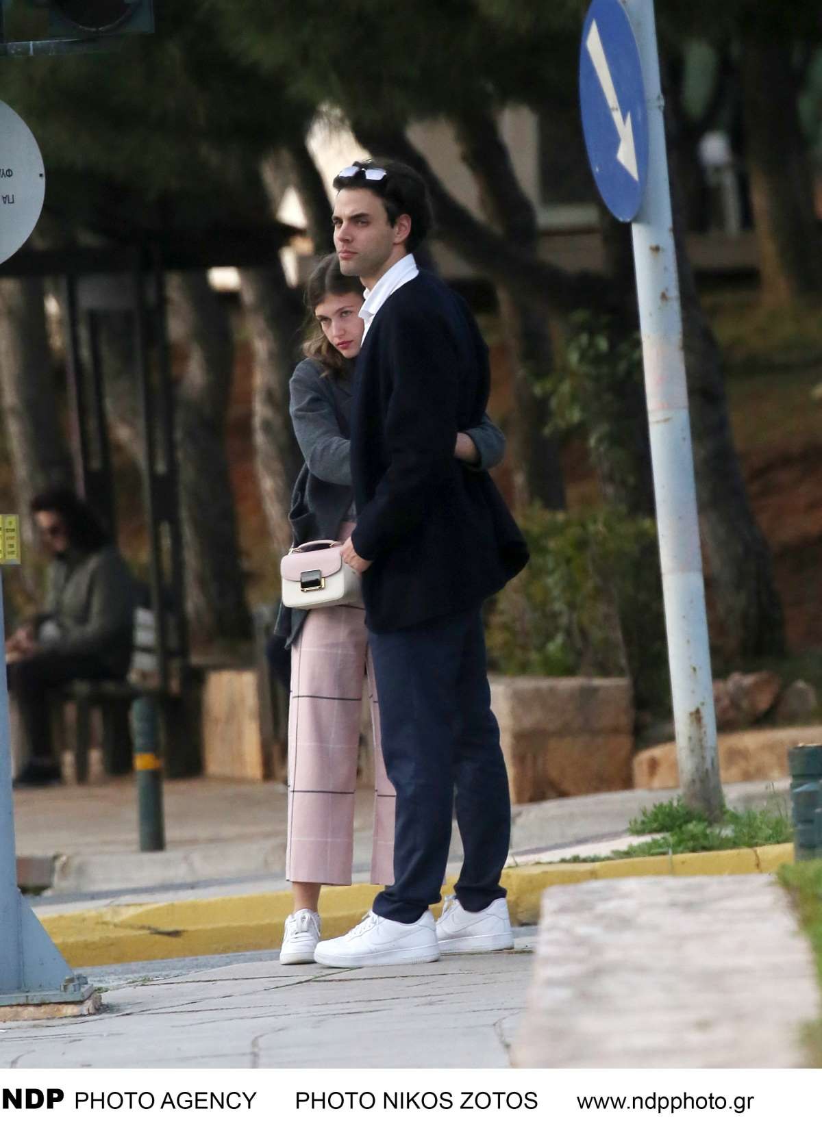 Κλέλια Ανδριολάτου και Ρένος Ρώτας σε βόλτα στο πάρκο