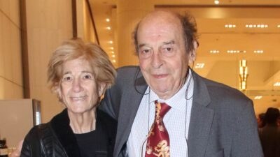 Ο Μανούσος Μανουσάκης με την σύζυγό του