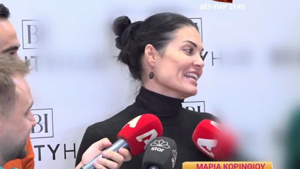 Η Μαρία Κορινθίου με μαύρο ζιβάγκο και κότσο στα μαλλιά