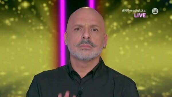 Ο Νίκος Μουτσινάς στο πλατό του ΝΜ Βραδιάτικα