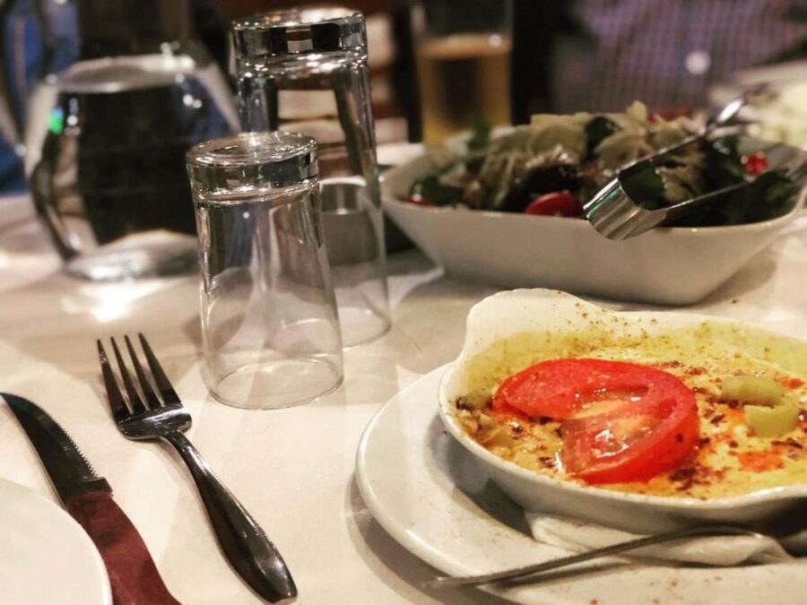 Φαγητά στην ταβέρνα Πέταλο
