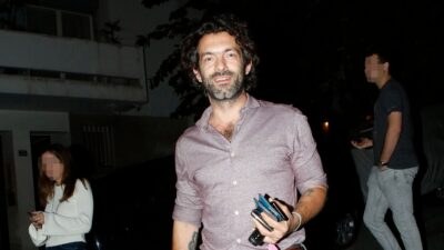 Ο Φίλιππός Μιχόπουλος σε βραδινή έξοδο.