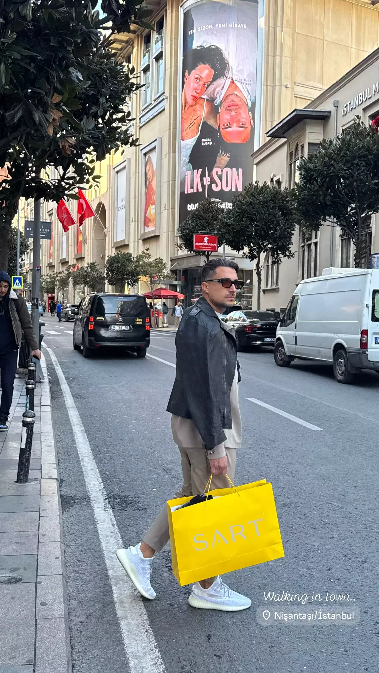 Ο Σάκης Κατσούλης στους δρόμους της Κωνσταντινούπολης