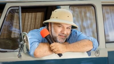 Ο Γρηγόρης Αρναούτογλου στο βανάκι του The Road Show