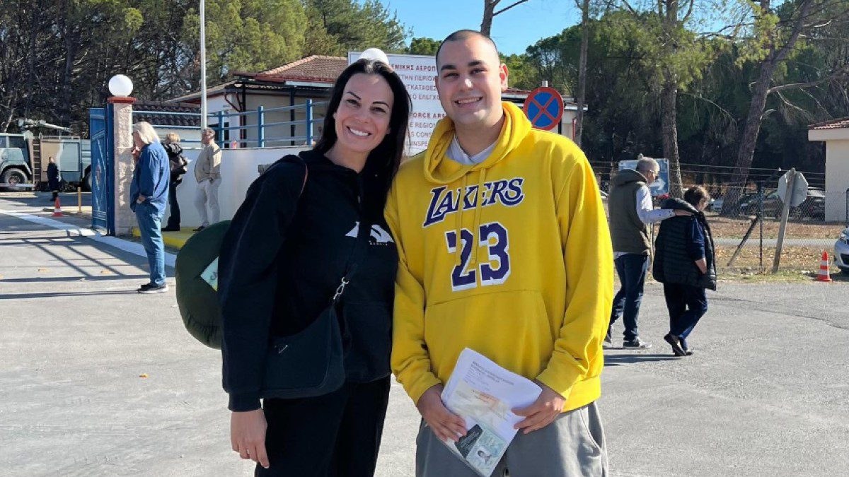 Η Εύη Βατίδου και ο Χρήστος Κούγιας αγκαλιά