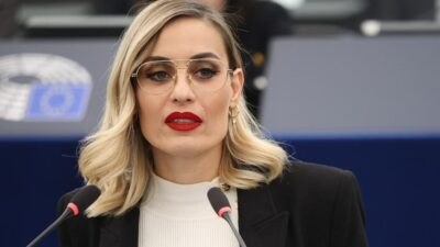 Ελεονώρα Μελέτη σε έντονη αντιπαράθεση για άτομα ΛΟΑΤΚΙ: «Η Ευρώπη δεν πρέπει να υποκύψει στη ρητορική μίσους»