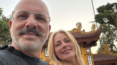 Η Ζέτα Μακρυπούλια και ο Νίκος Μουτσινάς στο Βιετνάμ