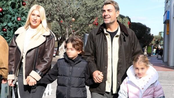 Η Όλγα Πηλιάκη με τον Στέλιο Χανταμπάκη και τα παιδιά τους
